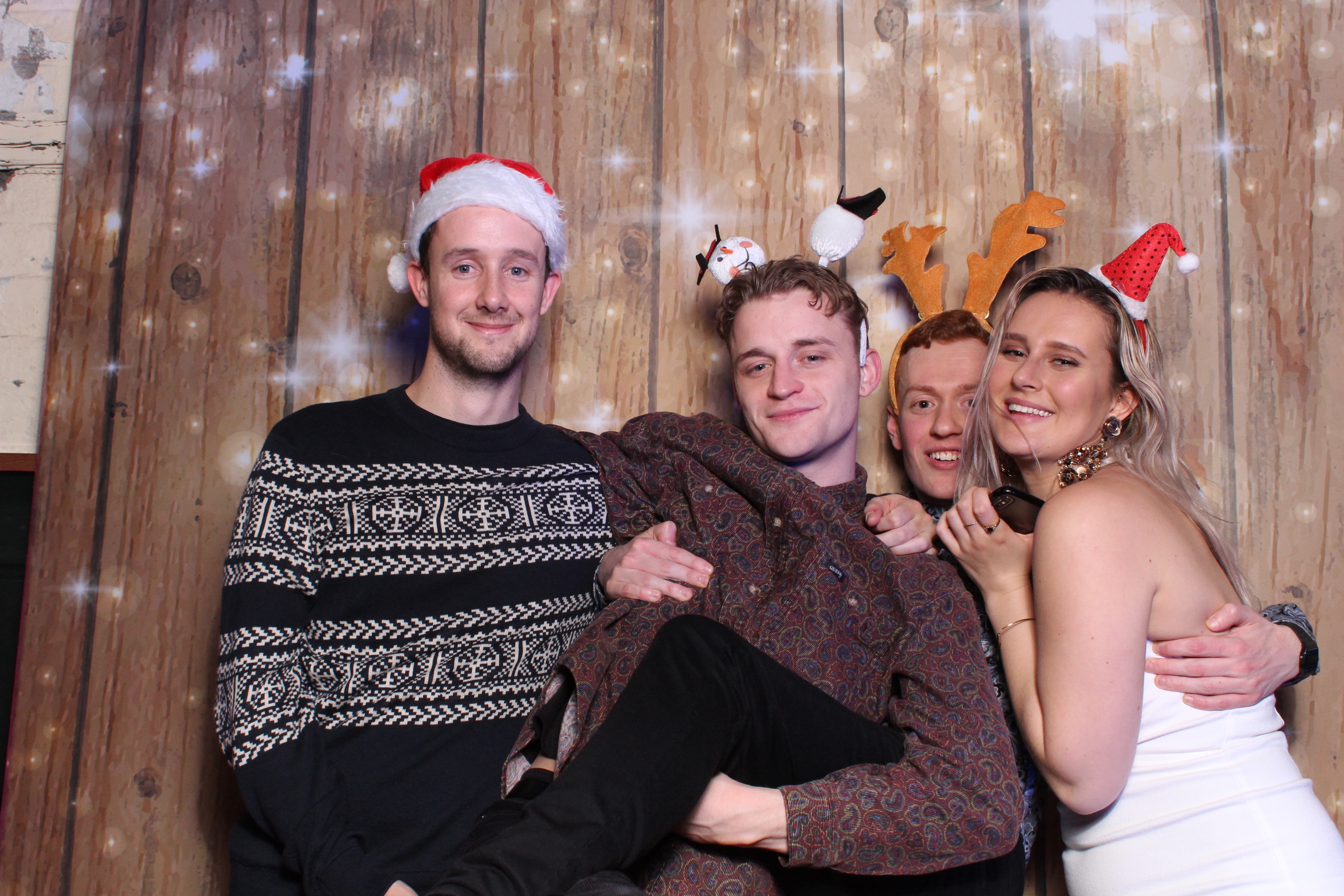 Tes Christmas party  | View more photos from the event at gallery.magicimages.uk/u/MagicImages/Tes-Christmas-party
